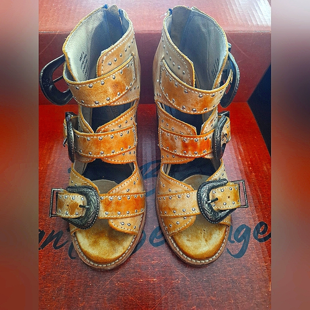 EU FREEBIRD VIOLET SANDALS SIZE 8